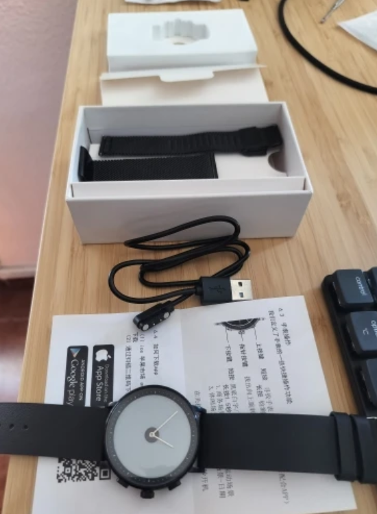 Hybrid Smartwatch - Первый в мире кварцевый механизм, гибридный
